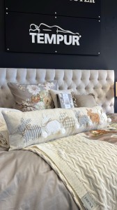 Poduszka dekoracyjna zajączki 90/20 cm